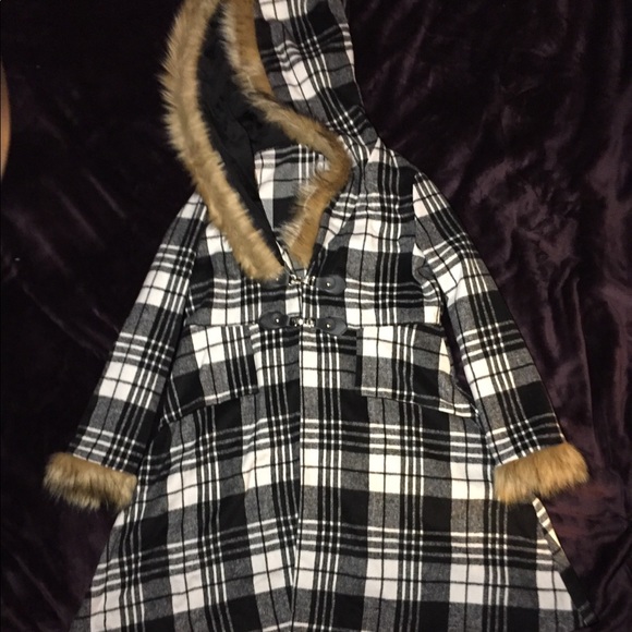 Plaid Winter Coat with Faux Fur Trim - Picture 3 of 6